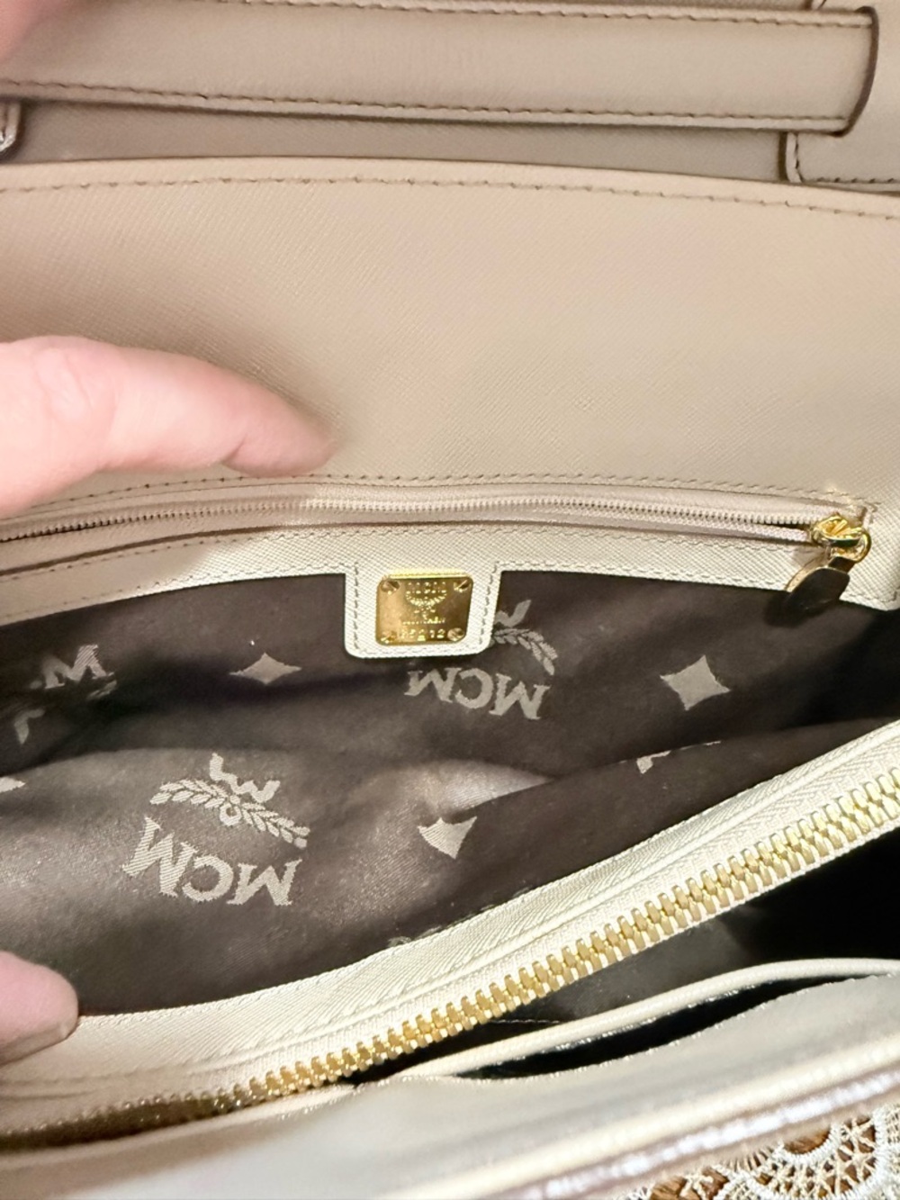 MCM Cream Crossbody Shoulder Bag with Gold Hardware - Picture 5 of 6